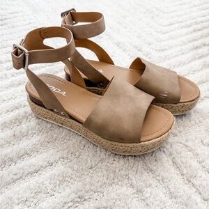 Soda Topic Topshoe Avenue Womens Open Toe Ankle Strap Espadrille - Size 7